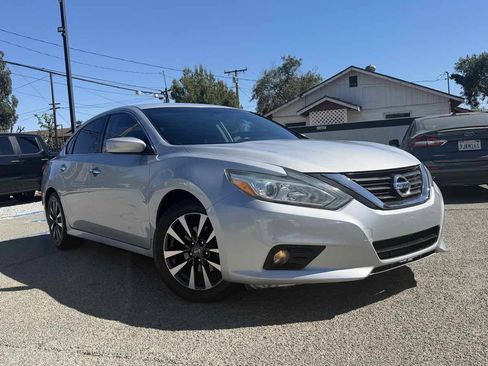 Used 2017 Nissan Altima 2.5 SV FWD image 39