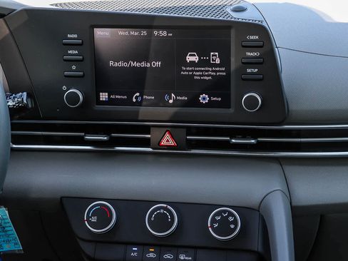 Used 2025 Hyundai Elantra SE w/ Cargo Package image 14