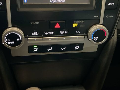 Used 2012 Toyota Camry SE FWD image 18