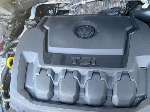 Used 2024 Volkswagen Tiguan SE AWD/4WD image 33