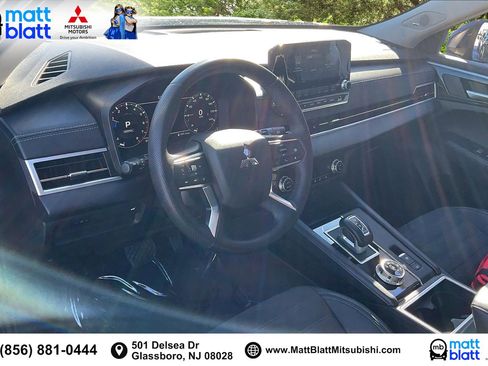 Used 2023 Mitsubishi Outlander SE image 15