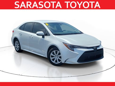 Used 2025 Toyota Corolla LE FWD image 1