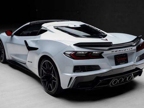 Used 2024 Chevrolet Corvette Z06 RWD image 26