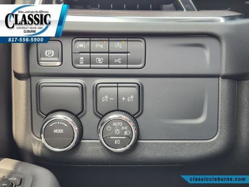 Used 2025 Chevrolet Suburban Premier RWD image 23