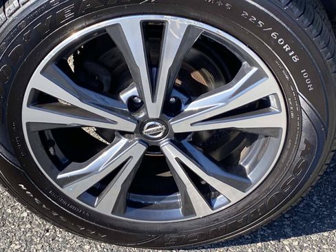 Used 2020 Nissan Rogue SV w/ Premium Package AWD/4WD image 27