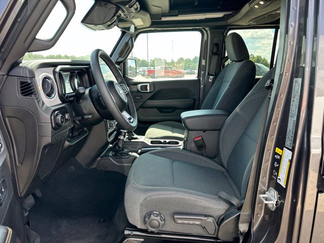 Used 2026 Jeep Wrangler Unlimited Sahara AWD/4WD image 5