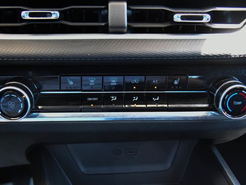 Used 2025 Chevrolet Equinox LT FWD image 26