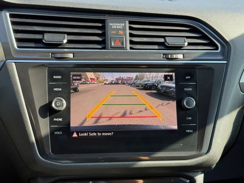 Used 2018 Volkswagen Tiguan SE AWD/4WD image 33