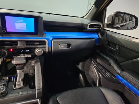 Used 2025 Toyota 4Runner TRD Off-Road image 11