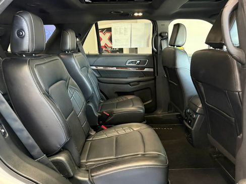 Used 2019 Ford Explorer Platinum AWD/4WD image 30