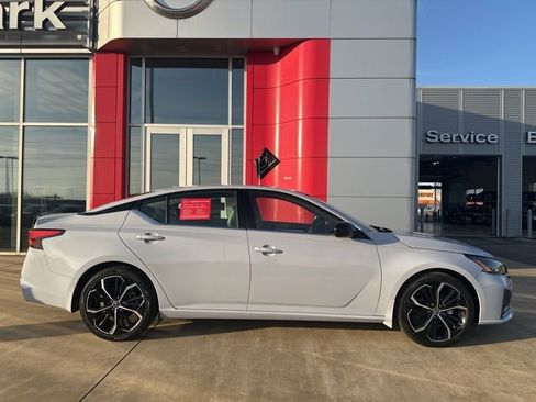 Certified 2024 Nissan Altima 2.5 SR w/ SR Premium Package image 3