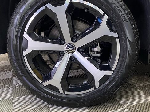 New 2026 Volkswagen Tiguan SE image 9