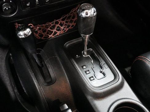 Used 2012 Jeep Wrangler Unlimited Sahara image 24