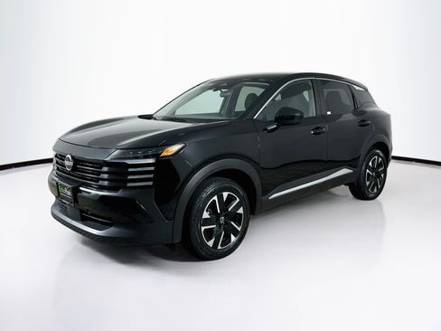 Used 2025 Nissan Kicks SV AWD/4WD image 3