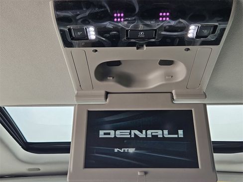 Used 2020 GMC Yukon Denali w/ Denali Premium Package image 19