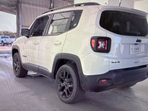 Used 2023 Jeep Renegade Altitude AWD/4WD image 9