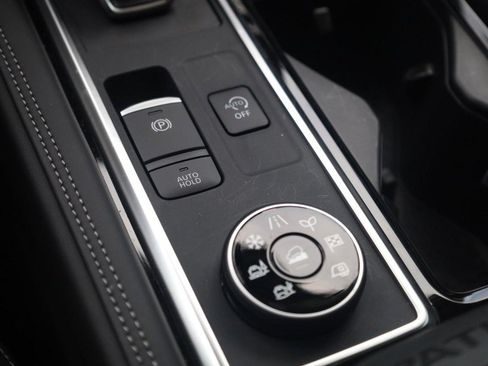 New 2026 Nissan Pathfinder Platinum AWD/4WD image 19