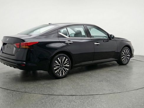 Used 2025 Nissan Altima 2.5 SV image 9