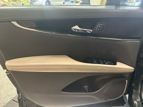 Used 2022 Lincoln Nautilus AWD image 27