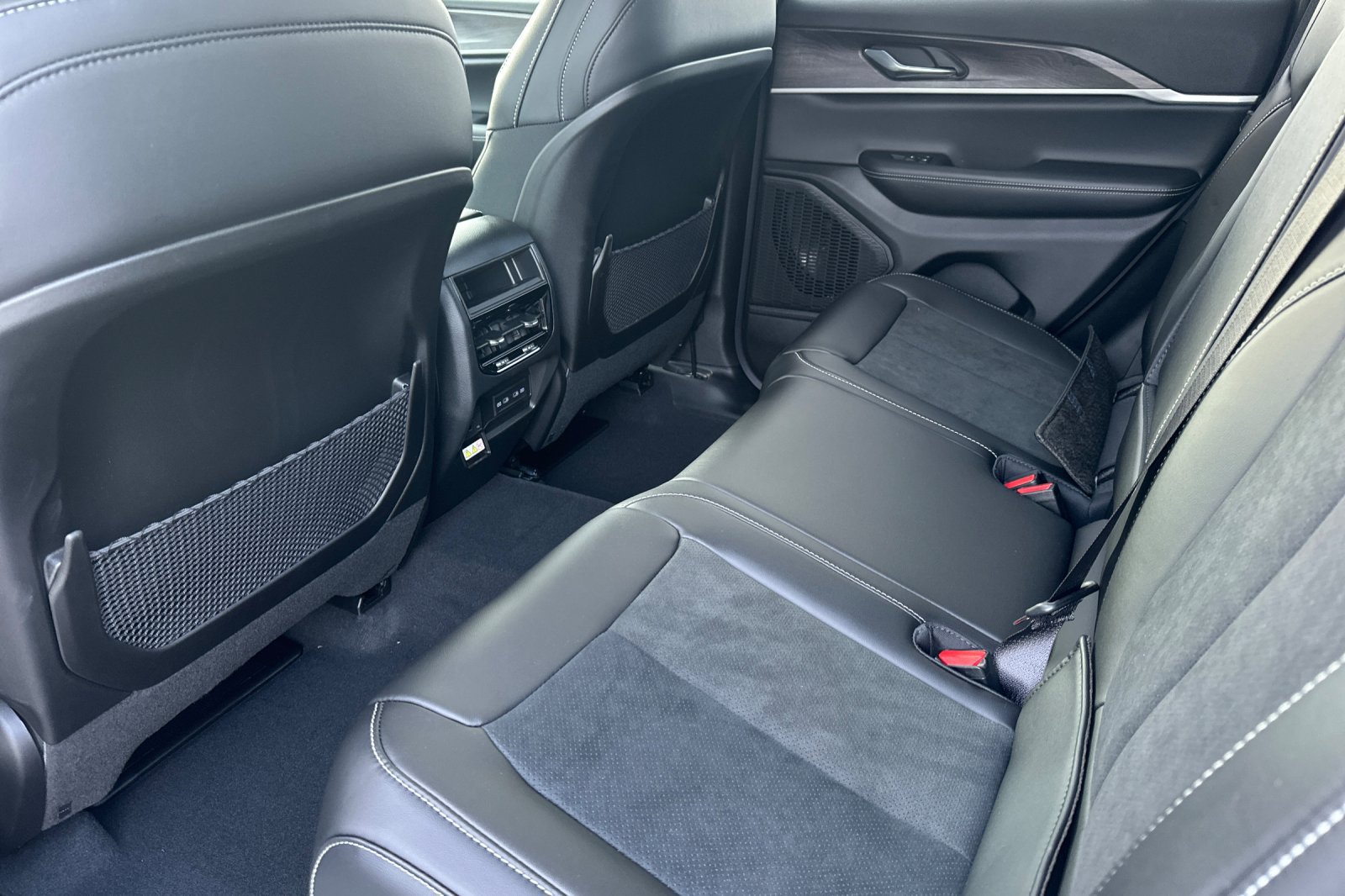 New 2026 Jeep Grand Cherokee Altitude AWD/4WD image 12