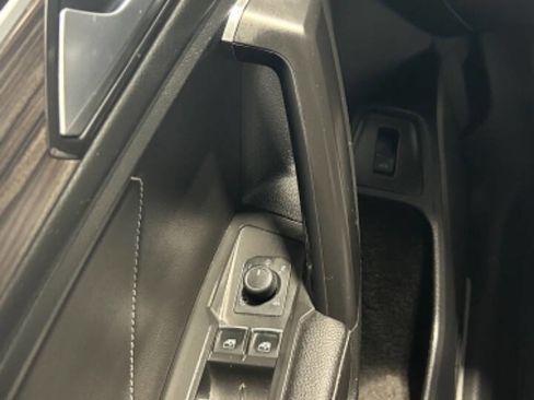 Used 2023 Volkswagen Tiguan SEL R-Line image 21