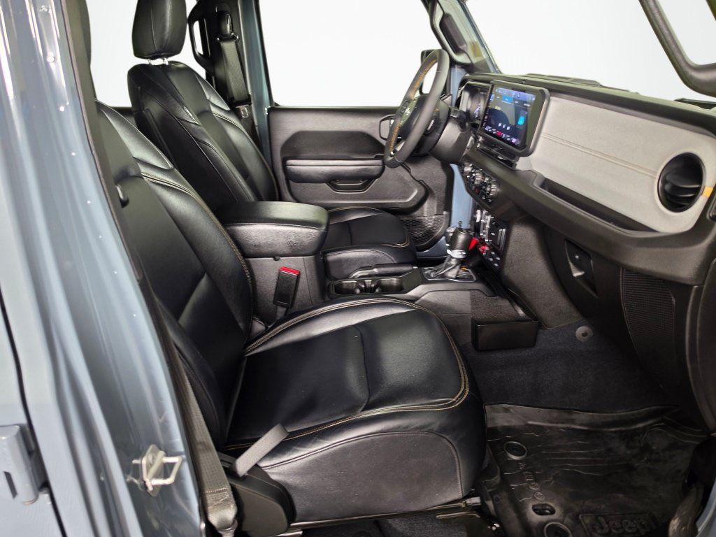Used 2024 Jeep Wrangler Unlimited AWD/4WD image 41
