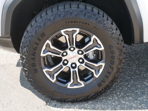 Used 2023 GMC Canyon AT4 w/ AT4 Premium Package AWD/4WD image 15