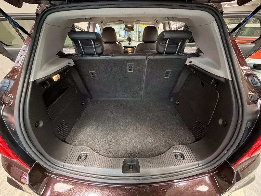Used 2021 Chevrolet Trax LT w/ Premium Seat Package AWD/4WD image 44