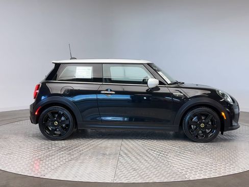 Certified 2024 MINI Cooper SE image 9