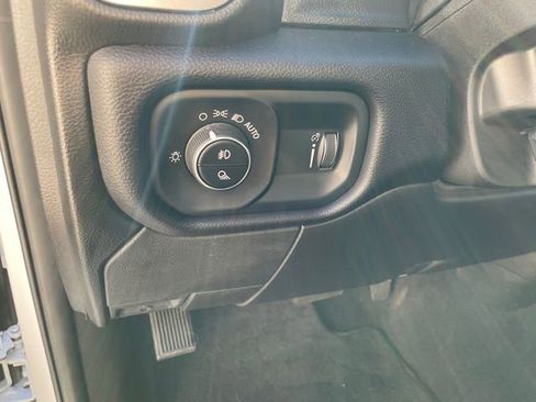 Used 2024 RAM 2500 Big Horn w/ Bed Utility Group image 27