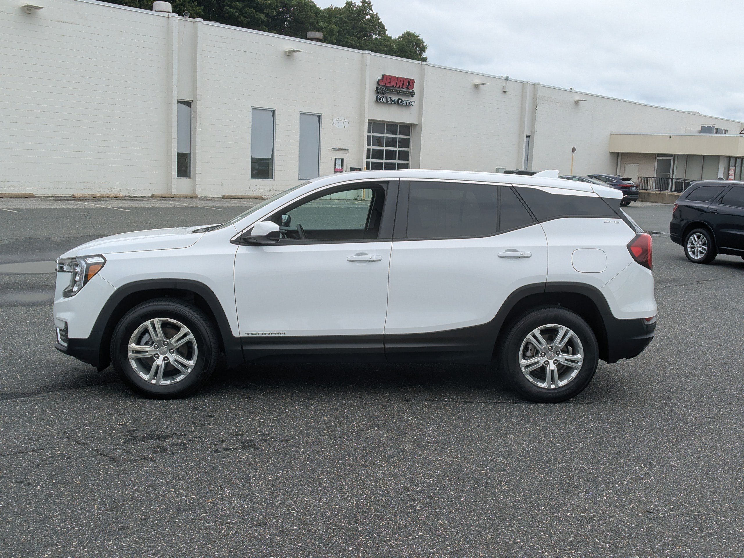 Certified 2024 GMC Terrain SLE AWD/4WD image 5