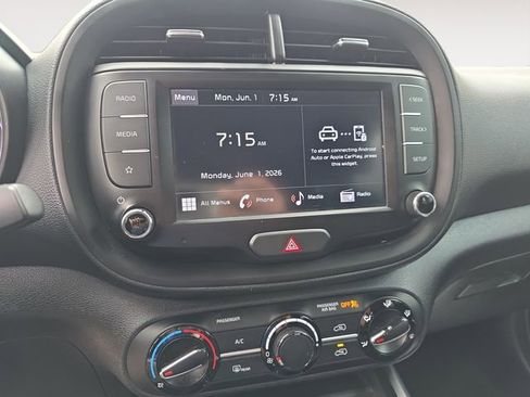 Used 2023 Kia Soul LX FWD image 10