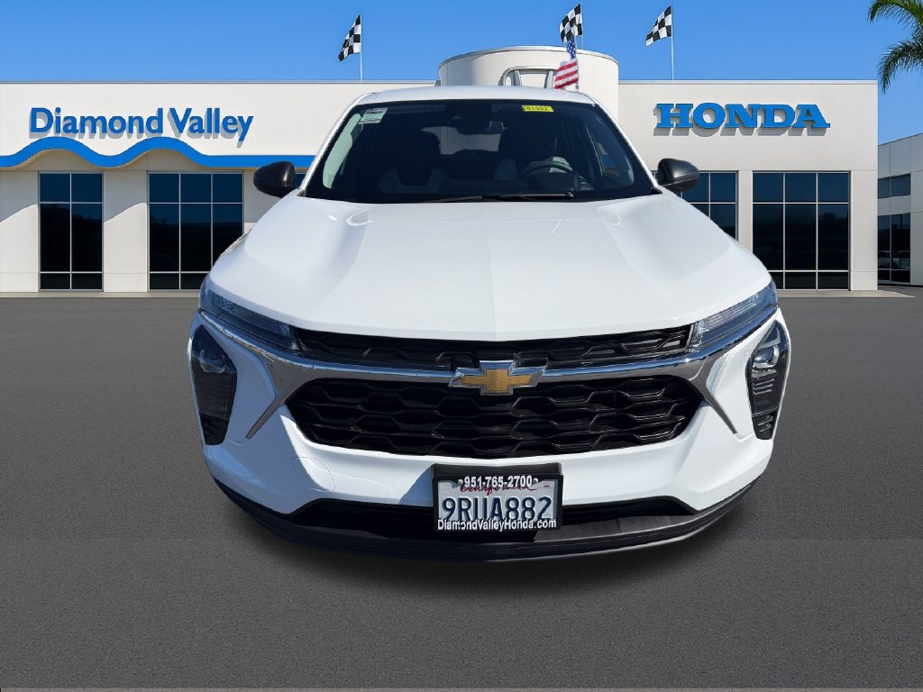 Used 2025 Chevrolet Trax LS FWD image 2