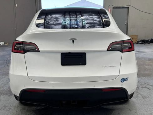Used 2020 Tesla Model Y Long Range image 3