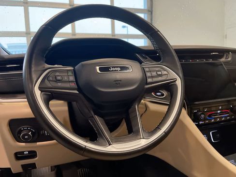 Used 2022 Jeep Grand Cherokee L Limited image 14