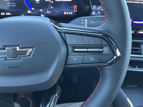 Used 2025 Chevrolet Equinox EV RS image 21