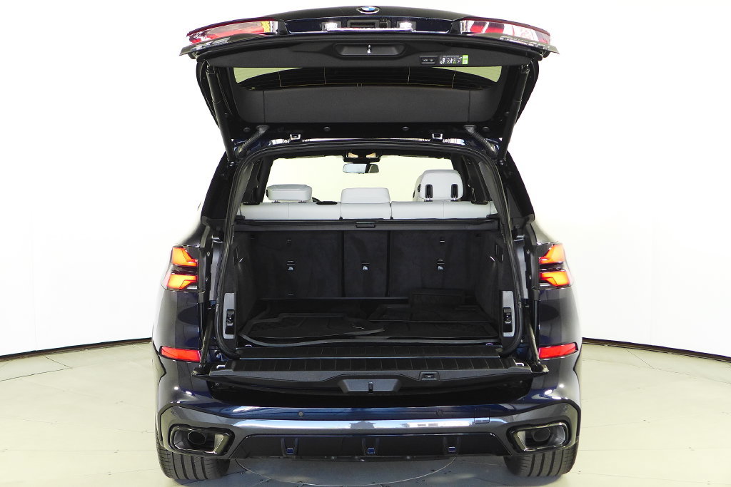 Used 2026 BMW X5 xDrive40i w/ M Sport Package AWD/4WD image 10