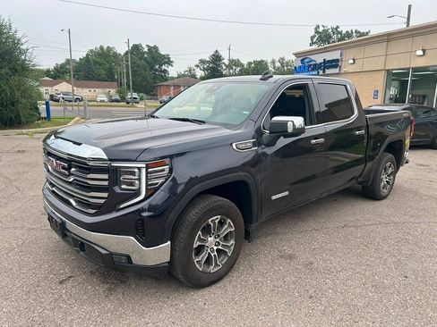 Used 2025 GMC Sierra 1500 SLT AWD/4WD image 1