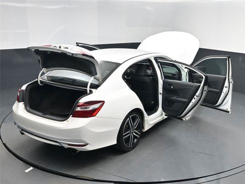 Used 2016 Honda Accord Sport image 27