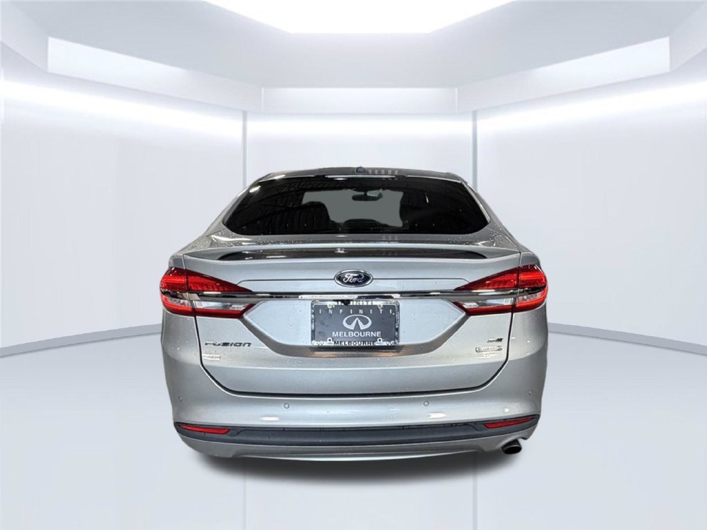 Used 2018 Ford Fusion SE w/ Equipment Group 201A FWD image 6