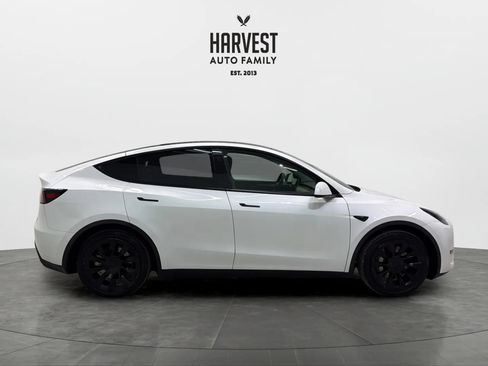 Used 2024 Tesla Model Y Long Range AWD/4WD image 8