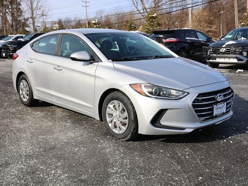 Used 2018 Hyundai Elantra SE image 1