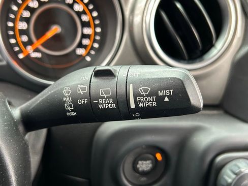 Certified 2018 Jeep Wrangler Unlimited Sahara image 53