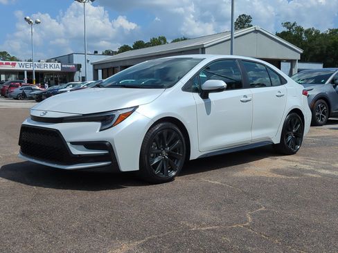Used 2026 Toyota Corolla SE FWD image 1