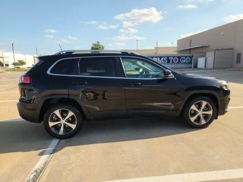 Used 2019 Jeep Cherokee Limited FWD image 4