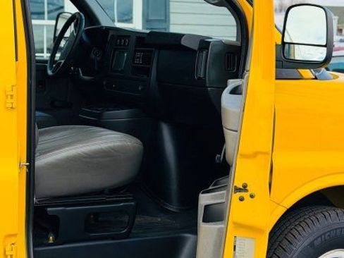 Used 2010 GMC Savana 3500 Extended image 9