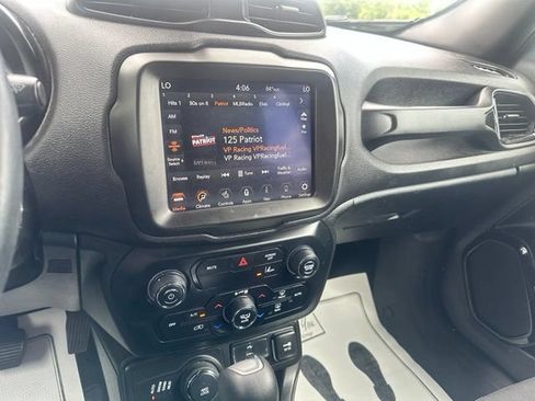 Used 2022 Jeep Renegade Altitude w/ Convenience Group AWD/4WD image 24