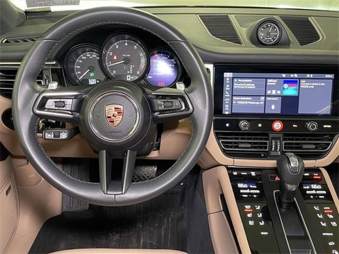 Certified 2025 Porsche Macan image 27