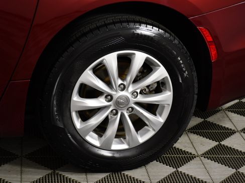 Used 2019 Chrysler Pacifica Touring-L FWD image 49
