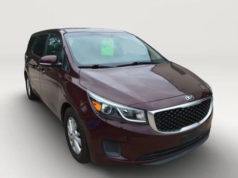 Used 2017 Kia Sedona LX FWD image 3